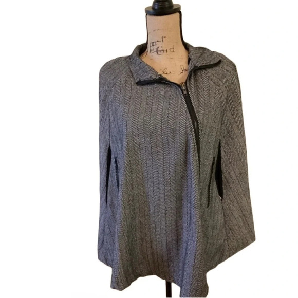 Haoduoyi Herringbone‎ Side Zip Cape, M - Picture 1 of 6